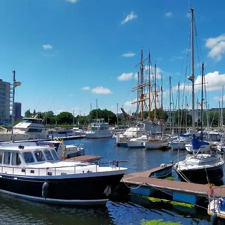 Stunning In * أوستيند